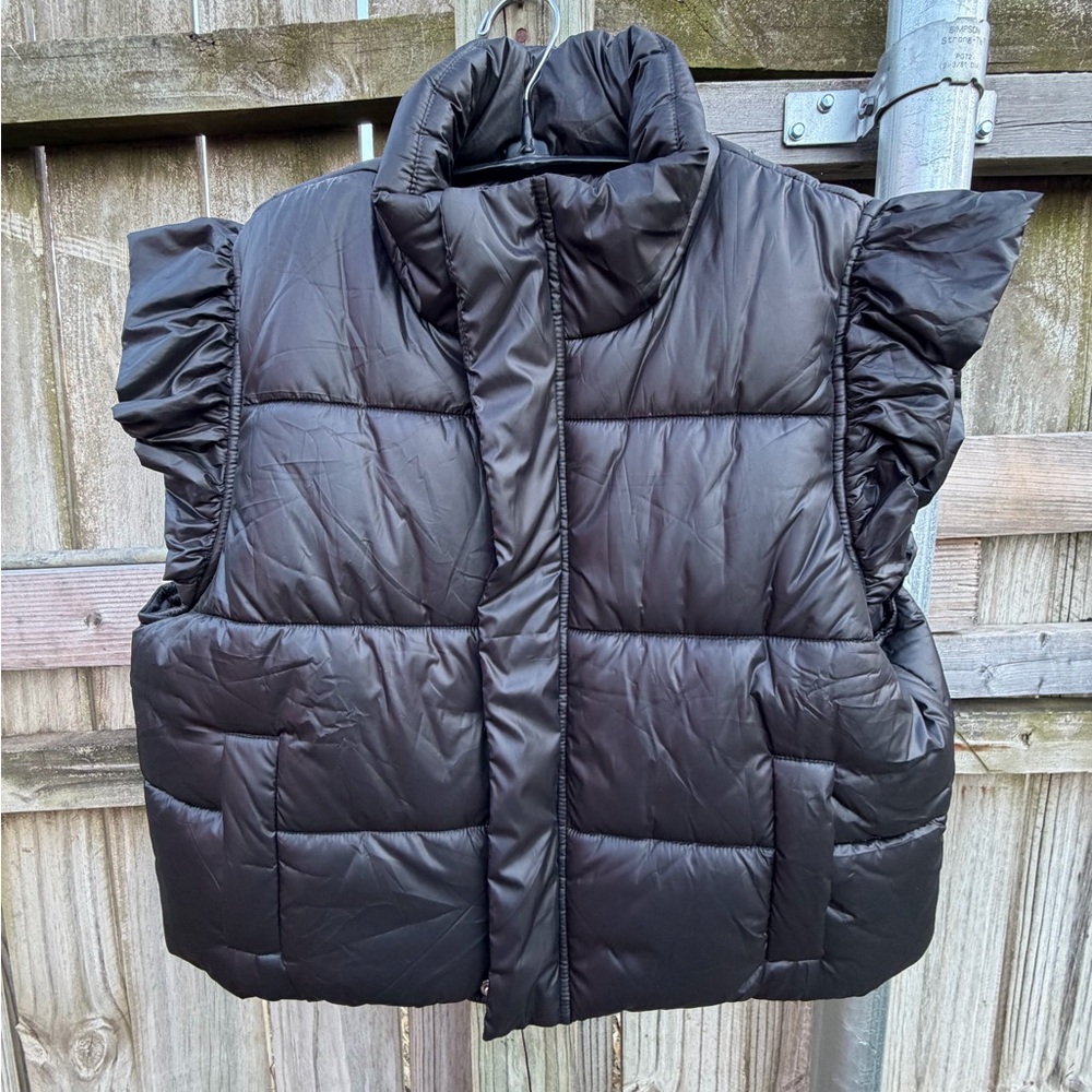Boutique Black Puffer Vest with Ruffle Sleeves with Pockets